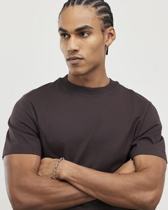 Brun T-shirt med normal passform
