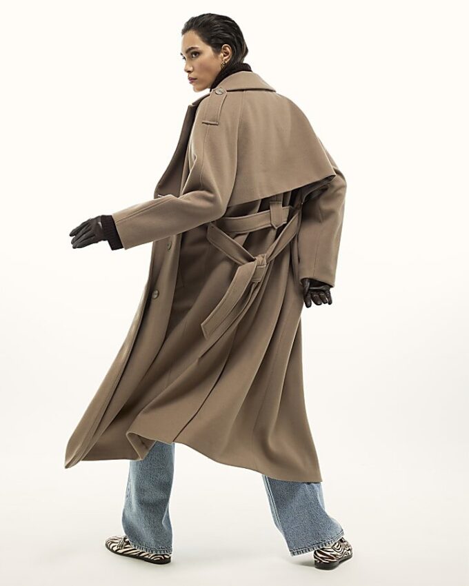 Brun trenchcoat i imiterad ull med bälte