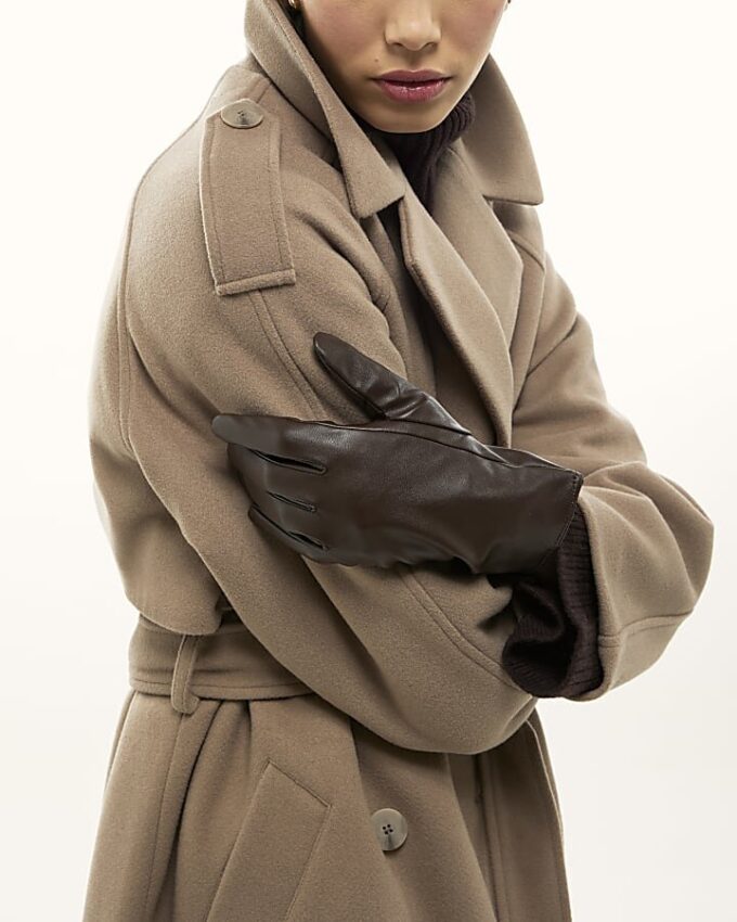 Brun trenchcoat i imiterad ull med bälte