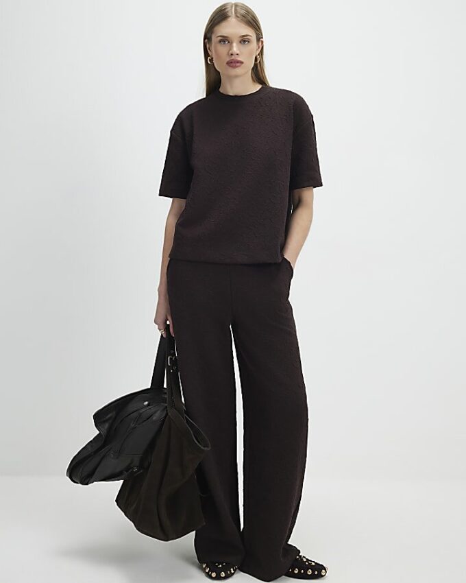Bruna jacquardbyxor med vida ben