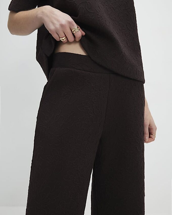 Bruna jacquardbyxor med vida ben