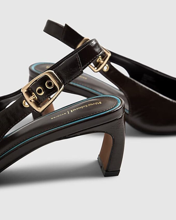 Bruna låga slingback-pumps med spetsig tå