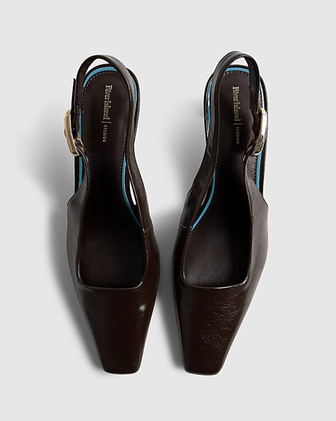 Bruna låga slingback-pumps med spetsig tå
