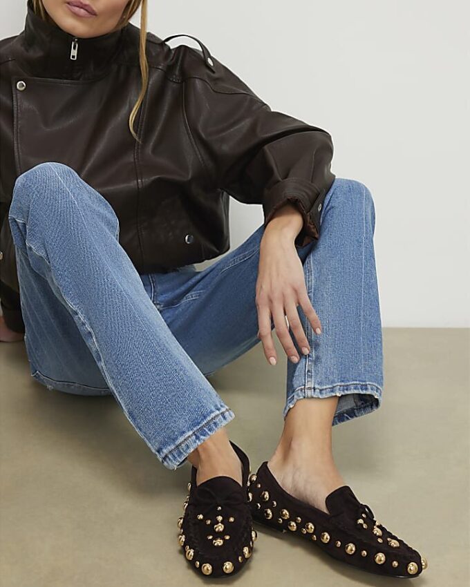 Bruna loafers i imitationsmocka med nitar