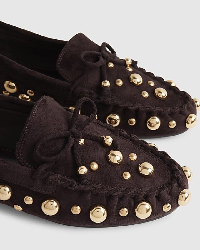 Bruna loafers i imitationsmocka med nitar