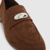 Bruna loafers i imitationsmocka med silverdetaljer