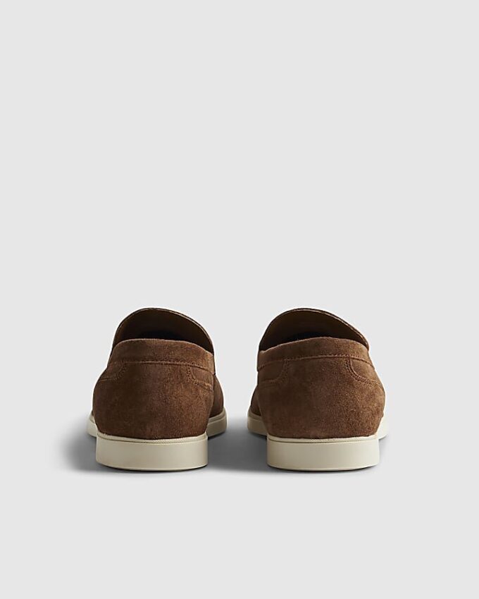 Bruna loafers i vävd mocka