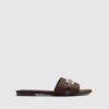 Bruna platta mule-sandaler i imitationsmocka med märkeslogotyp