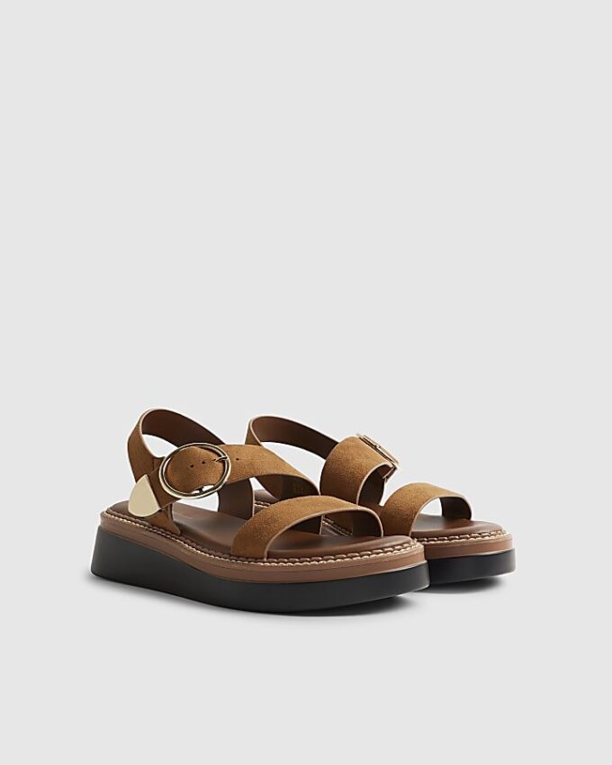 Bruna platta sandaler med tvådelad ringspänne