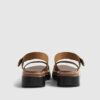 Bruna platta sandaler med tvådelad ringspänne