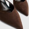 Bruna pumps med slingback i imitationsmocka