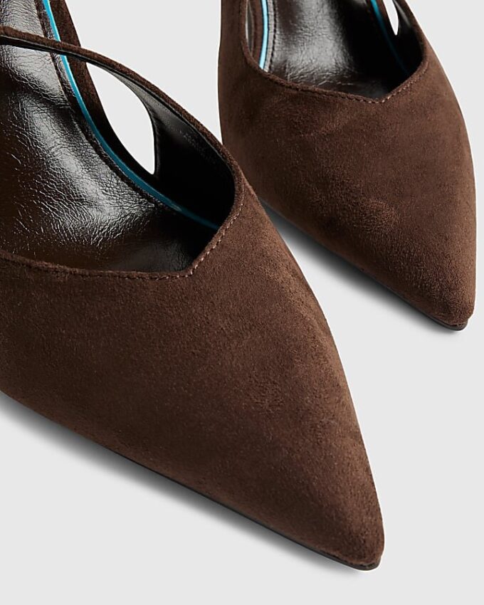 Bruna pumps med slingback i imitationsmocka