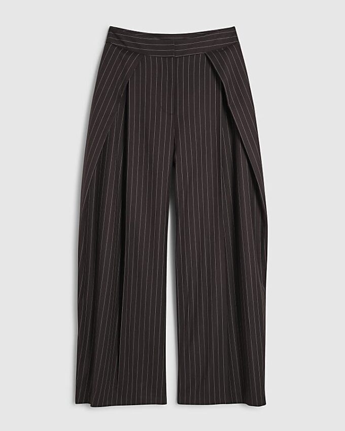 Bruna randiga byxor med vida ben