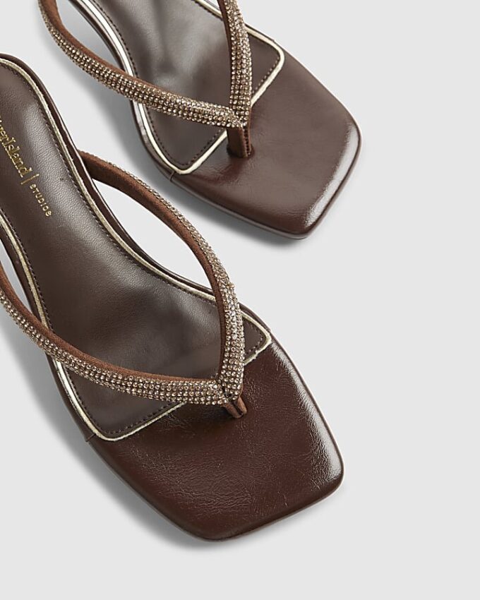 Bruna sandaler med diamantdetaljer och klack