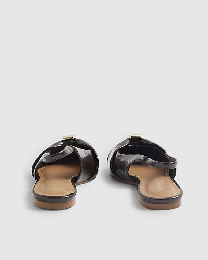 Bruna skor med rynkad slingback och spetsig tå