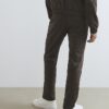 Bruna slim fit-byxor med hundtandsmönster och piping