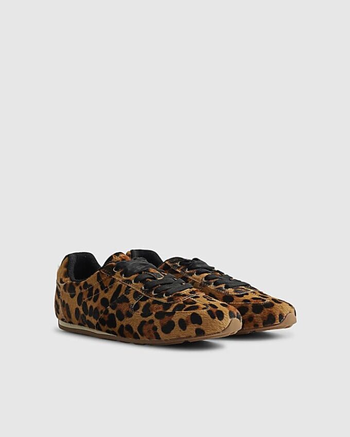 Bruna sneakers i mocka med djurmönster