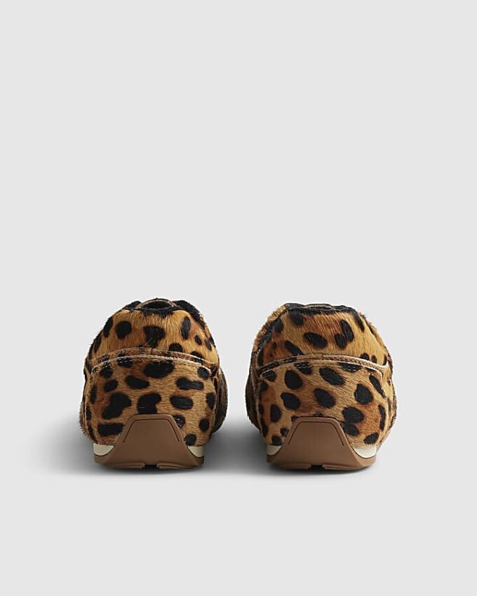Bruna sneakers i mocka med djurmönster