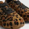 Bruna sneakers i mocka med djurmönster