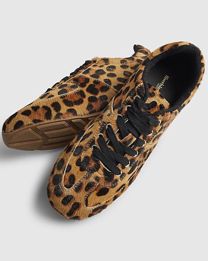 Bruna sneakers i mocka med djurmönster