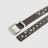 Brunt bälte med nitar