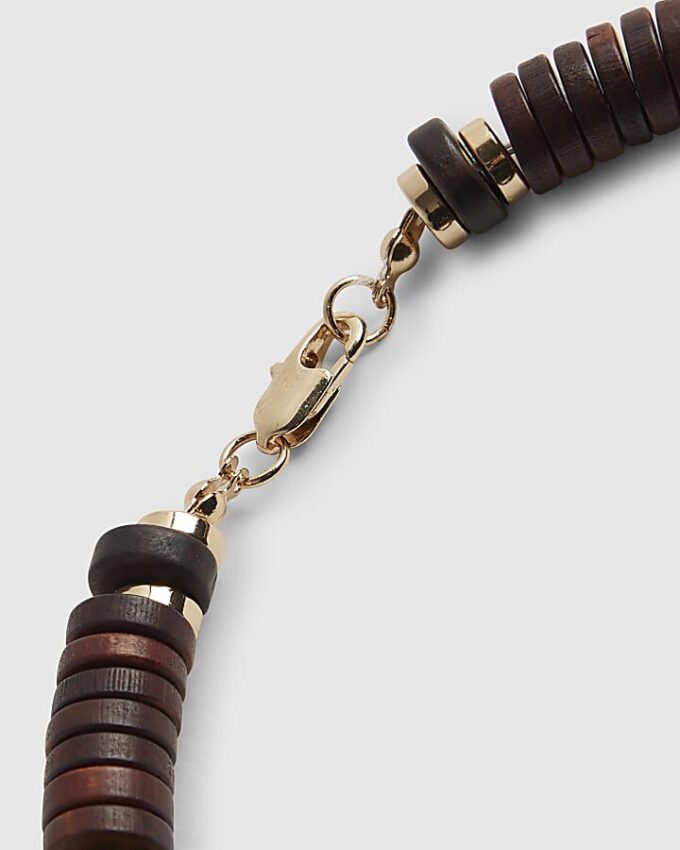 Brunt halsband med träpärlor
