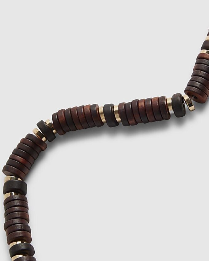 Brunt halsband med träpärlor