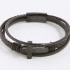 Brunt läderarmband med kors