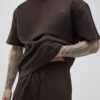 Brunt set med oversized T-shirt och shorts Brunt set med oversized T-shirt och shorts