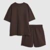 Brunt set med oversized T-shirt och shorts Brunt set med oversized T-shirt och shorts