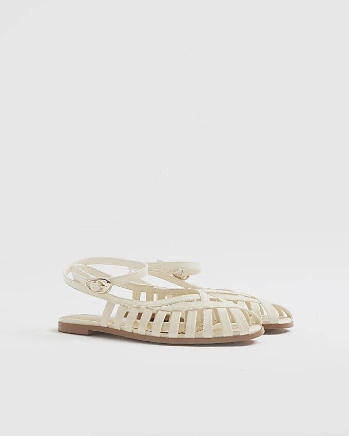 Creamfärgade sandaler i konstläder med burdesign
