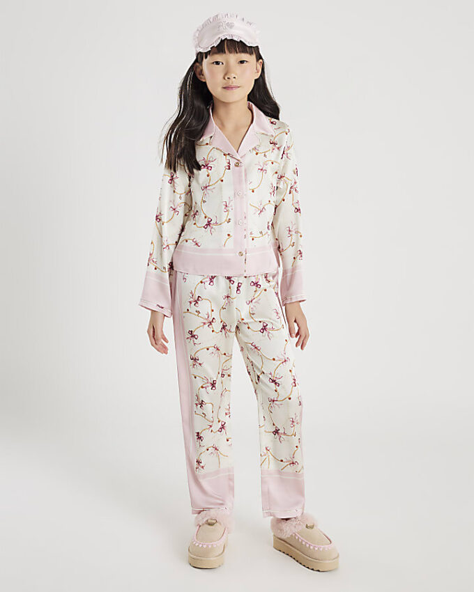 Flickor Krämfärgat pyjamas-set i satin med rosett och kedja Flickor Krämfärgat pyjamas-set i satin med rosett och kedja