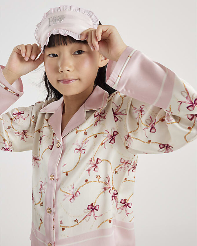 Flickor Krämfärgat pyjamas-set i satin med rosett och kedja Flickor Krämfärgat pyjamas-set i satin med rosett och kedja