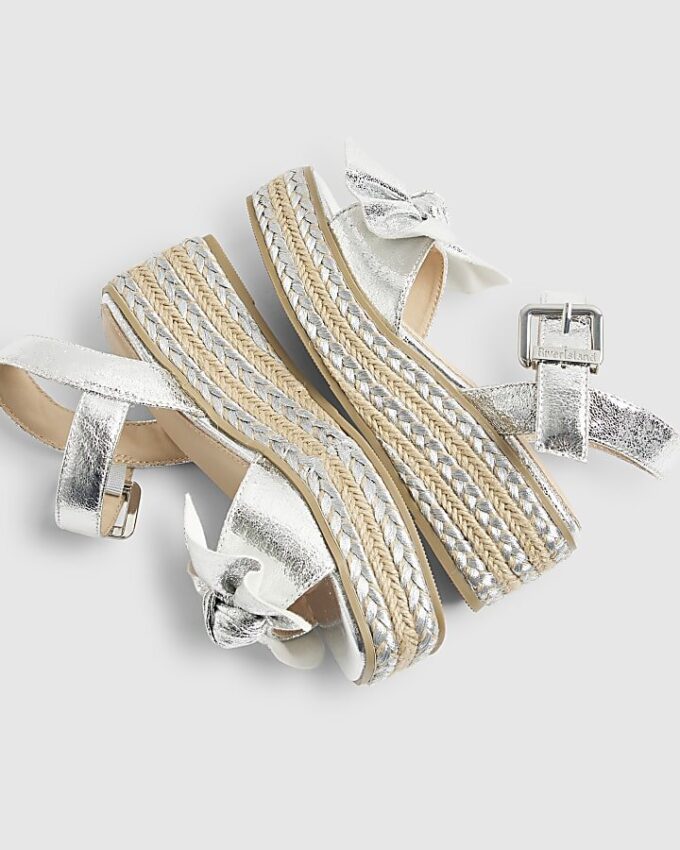 Flickor Silvermetalliska kilklacksandaler med rosett