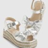 Flickor Silvermetalliska kilklacksandaler med rosett