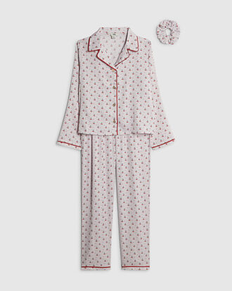 Flickpyjamas i krämfärgat satin med körsbärsmönster