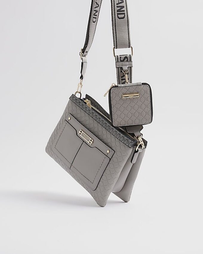 Grå crossbody-väska med monogramficka fram