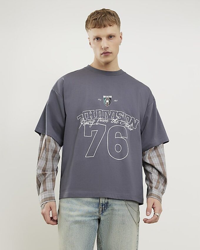 Grå dubbelvävd T-shirt med nummer 76 i rutmönster