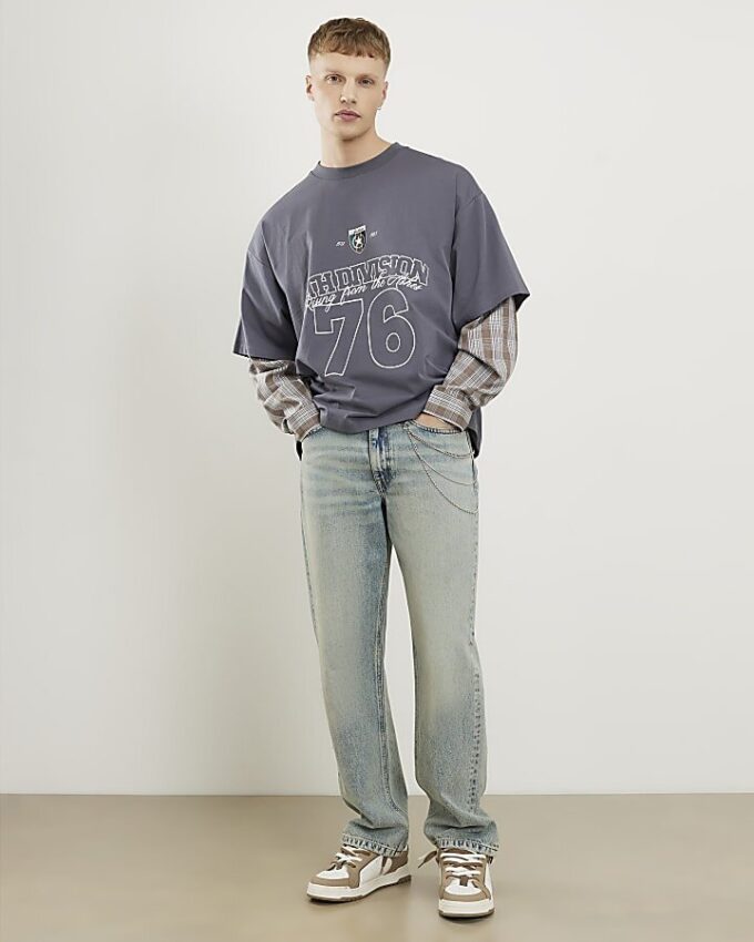 Grå dubbelvävd T-shirt med nummer 76 i rutmönster