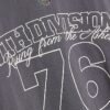 Grå dubbelvävd T-shirt med nummer 76 i rutmönster