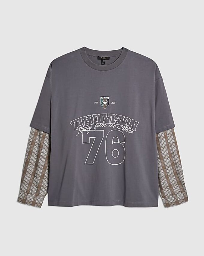 Grå dubbelvävd T-shirt med nummer 76 i rutmönster