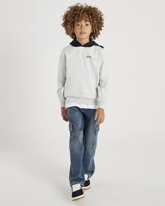 Grå hoodie med färgblock för pojkar från River Island Grå hoodie med färgblock för pojkar från River Island