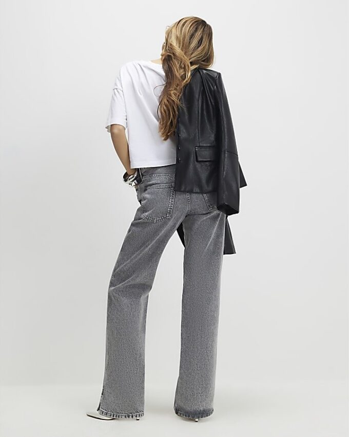 Grå jeans med rak ben och delad fåll