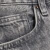 Grå jeans med rak ben och delad fåll