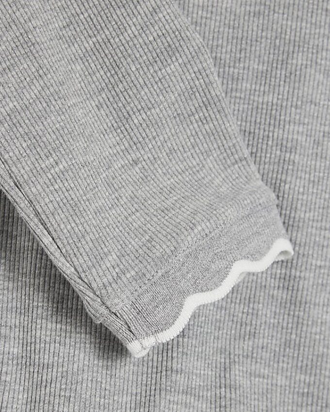 Grå långärmad T-shirt med vågig kant