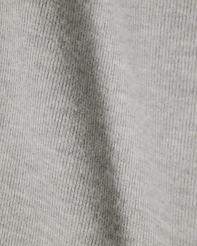 Grå mysig långärmad topp med whipstitch