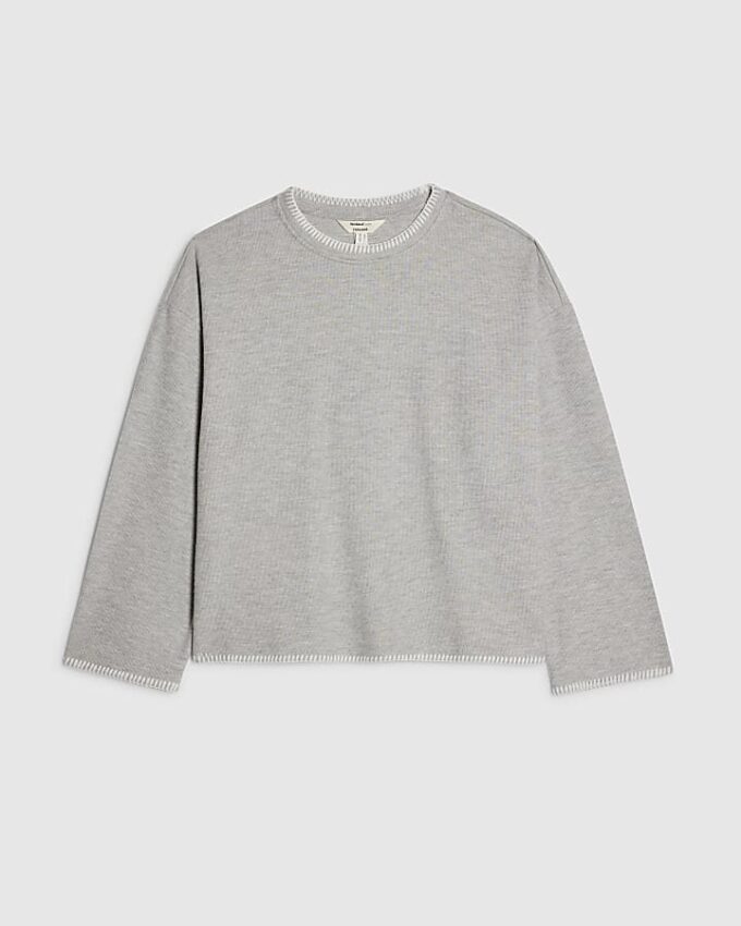 Grå mysig långärmad topp med whipstitch