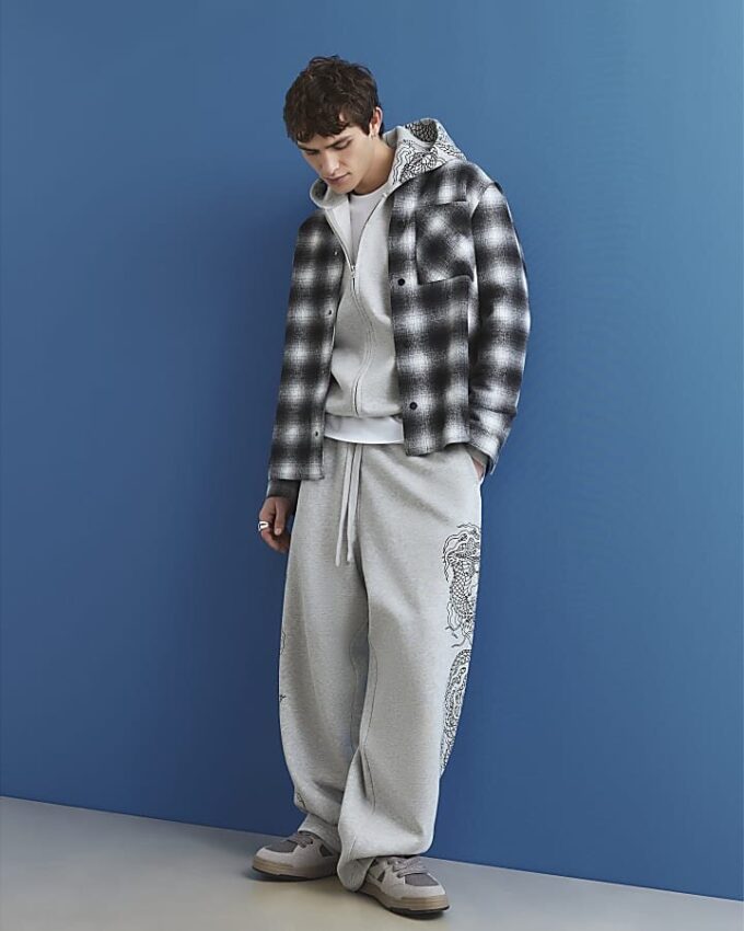 Grå oversized hoodie med japansk drake Grå oversized hoodie med japansk drake