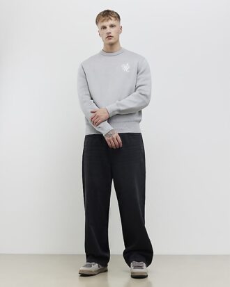 Grå regular fit AR-stickad sweatshirt