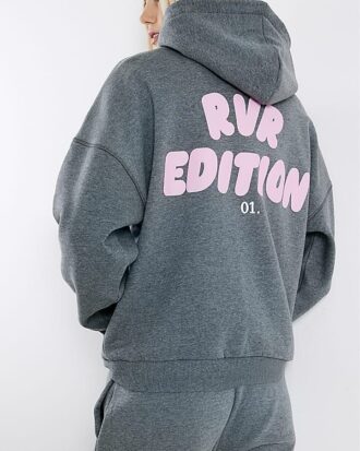 Grå RVR Edition-hoodie med tryck på ryggen